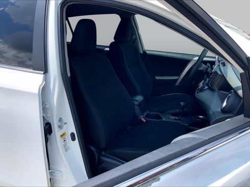 Used 2015 Toyota RAV4 LE FWD image 9
