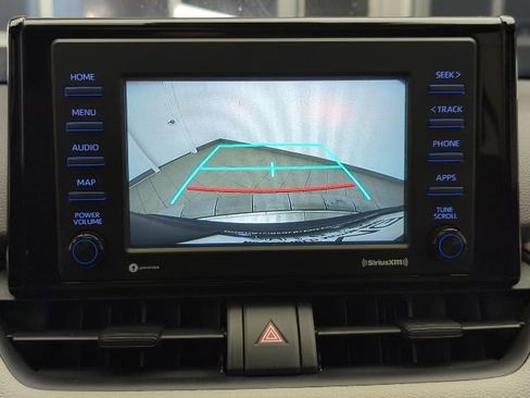 Used 2020 Toyota RAV4 XLE w/ Convenience Package image 16