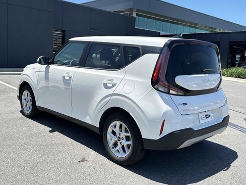 Used 2023 Kia Soul LX w/ LX Technology Package FWD image 5