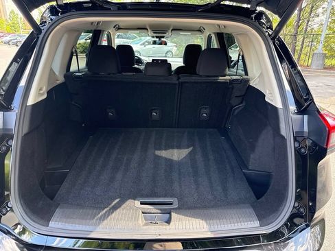 Certified 2025 Nissan Rogue SV FWD image 34