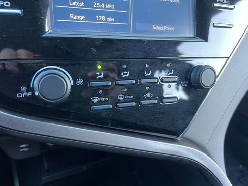 Used 2018 Toyota Camry L image 23