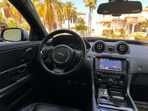 Used 2014 Jaguar XJ R LWB RWD image 12