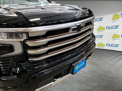 Used 2022 Chevrolet Silverado 1500 High Country w/ High Country Premium Package AWD/4WD image 33