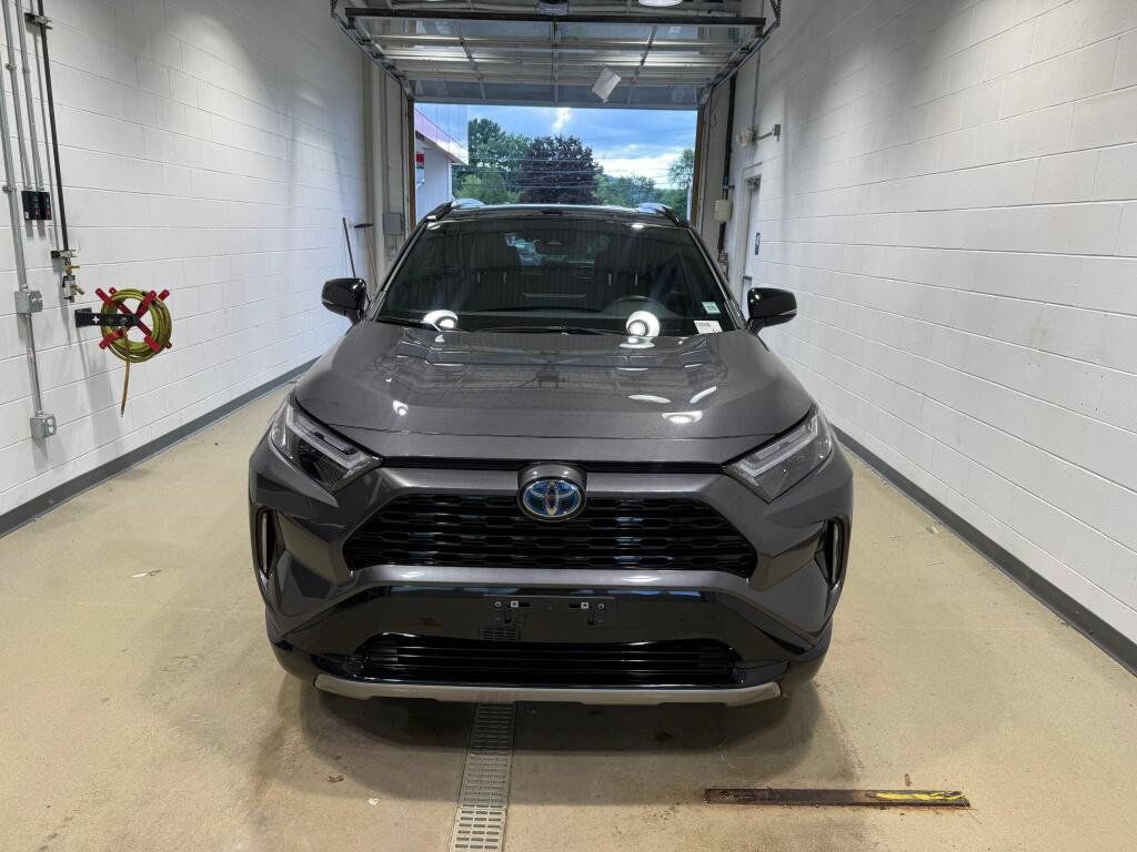 Certified 2022 Toyota RAV4 XSE w/ XSE Grade Weather Package AWD/4WD image 8