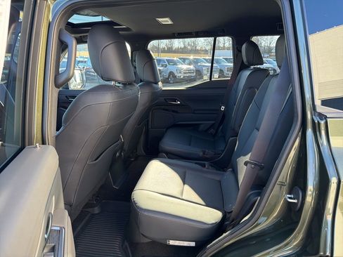 Used 2024 Lexus GX 550 image 9