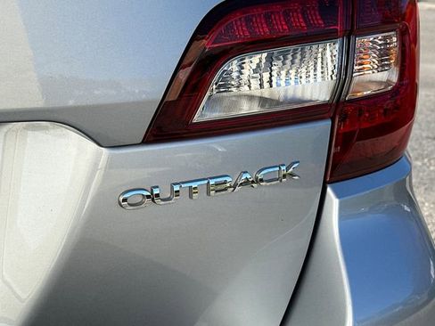 Used 2018 Subaru Outback 2.5i Premium image 14