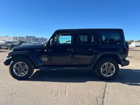 Used 2018 Jeep Wrangler Unlimited Sahara AWD/4WD image 2