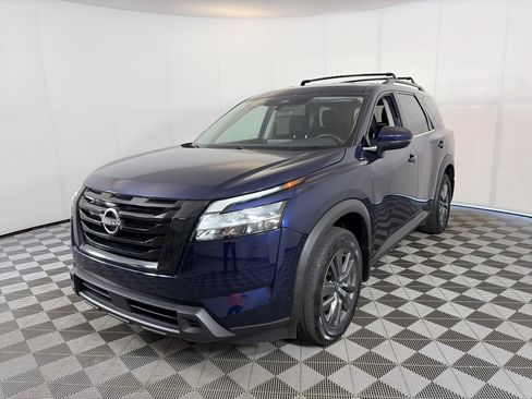 Used 2022 Nissan Pathfinder SV w/ SV Premium Package AWD/4WD image 2