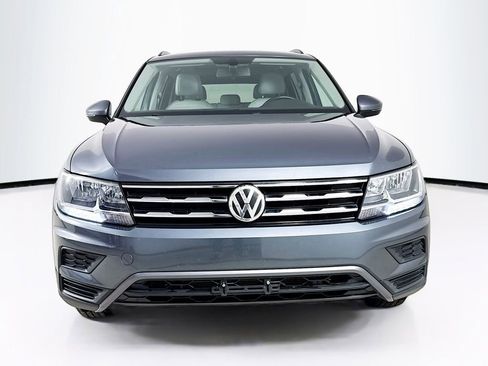 Used 2019 Volkswagen Tiguan SE w/ Panoramic Sunroof Package FWD image 2