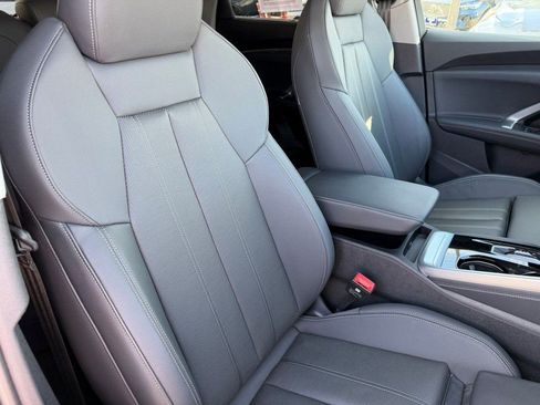 Certified 2025 Audi Q5 2.0T Premium Plus image 16