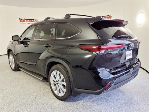 Used 2025 Toyota Highlander Limited image 2