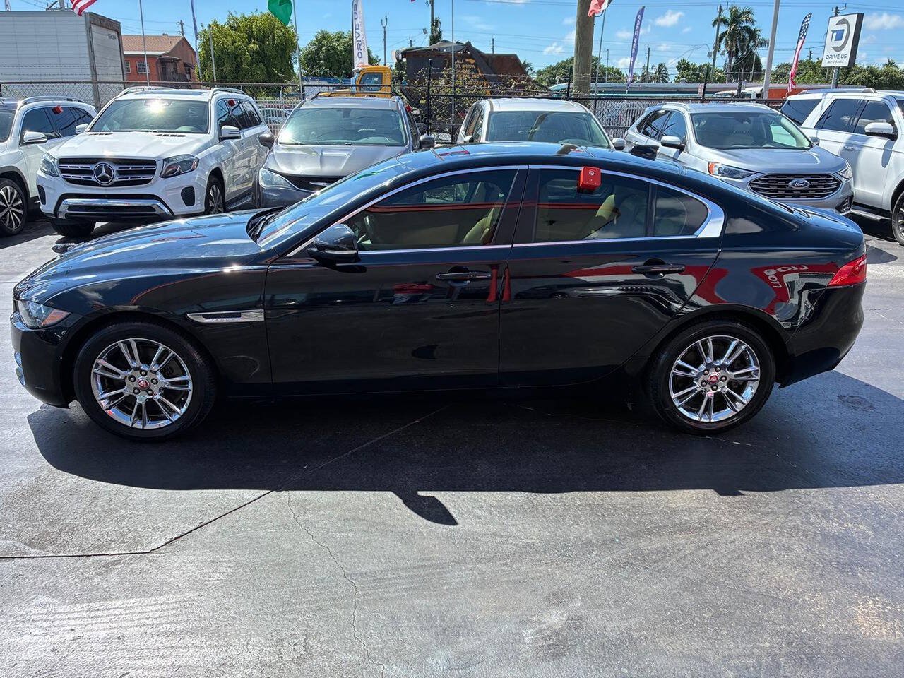 Used 2019 Jaguar XE Premium RWD image 5
