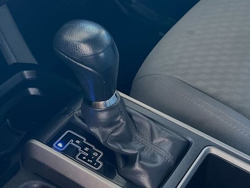 Used 2020 Toyota Tacoma SR5 AWD/4WD image 18