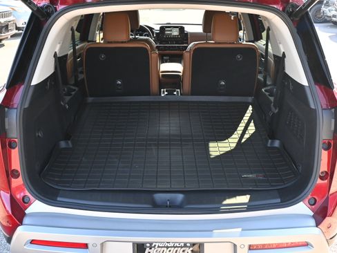 Used 2024 Nissan Pathfinder Platinum image 14