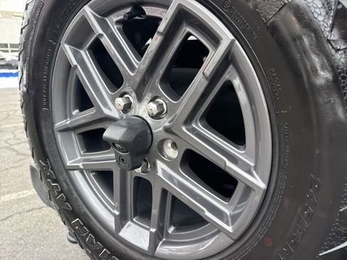 Used 2025 Jeep Wrangler Sport S image 15