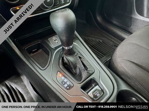 Used 2021 Jeep Cherokee Latitude image 16