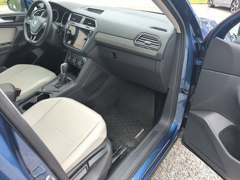 Used 2018 Volkswagen Tiguan SE w/ Panoramic Sunroof Package FWD image 36
