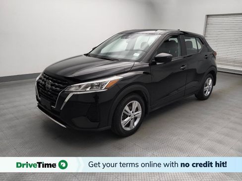 Used 2021 Nissan Kicks S image 1