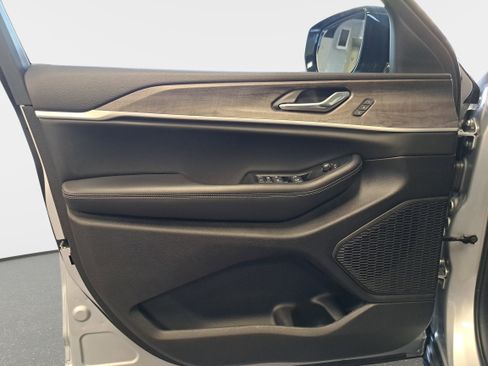 New 2025 Jeep Grand Cherokee L Limited RWD image 27