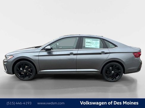 New 2026 Volkswagen Jetta SE image 3