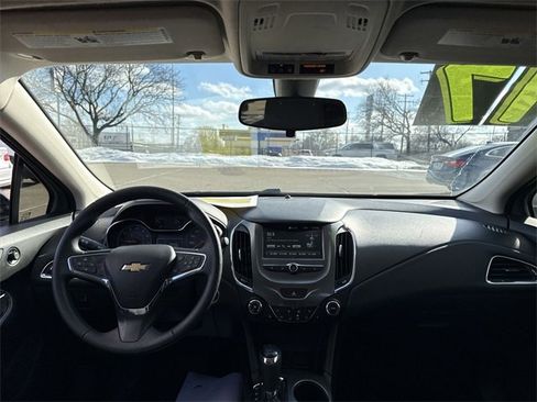 Used 2017 Chevrolet Cruze LT w/ Convenience Package image 18