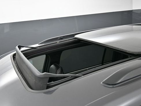 Used 2024 Jeep Grand Cherokee L Limited w/ Luxury Tech Group II image 11