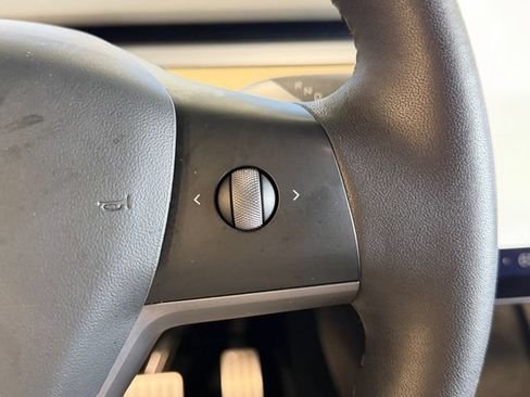 Used 2022 Tesla Model Y Performance AWD/4WD image 26