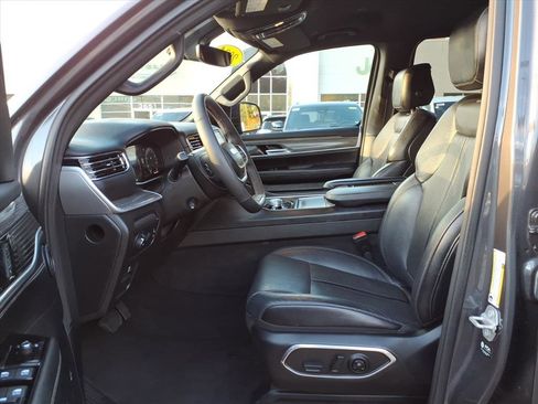 Used 2024 Jeep Wagoneer Series II w/ Flexible Seating Group image 7