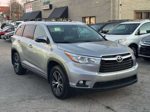 Used 2016 Toyota Highlander XLE image 1
