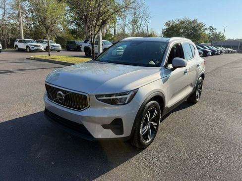 Used 2025 Volvo XC40 B5 Core AWD/4WD image 1