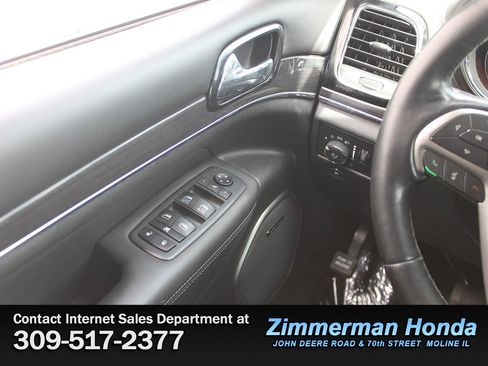 Used 2020 Jeep Grand Cherokee Overland AWD/4WD image 15