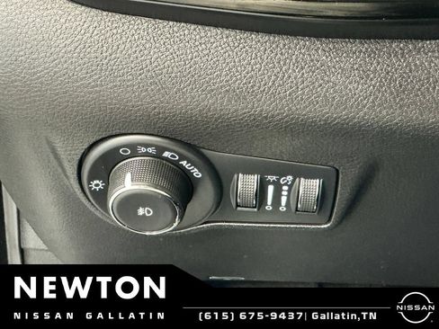 Used 2022 Jeep Compass Trailhawk w/ Trailhawk Convenience Group AWD/4WD image 36
