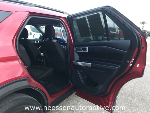 Used 2022 Ford Explorer XLT image 15