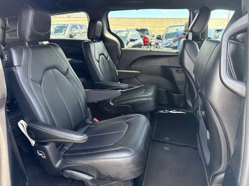 Used 2026 Chrysler Pacifica Select FWD image 24