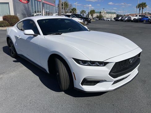 Used 2024 Ford Mustang Coupe image 7