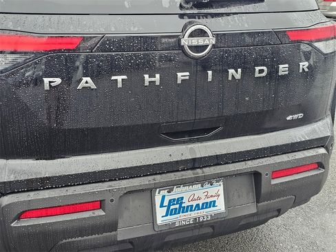 New 2025 Nissan Pathfinder SV image 24