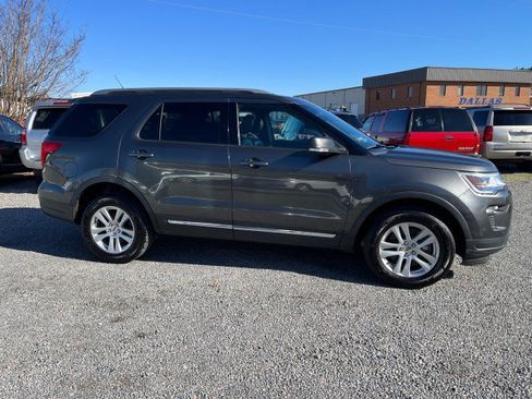 Used 2019 Ford Explorer XLT w/ Equipment Group 202A image 5