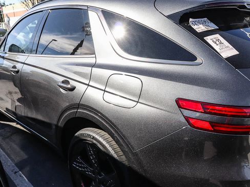 Used 2023 Genesis GV70 2.5T w/ Sport Prestige Package image 7