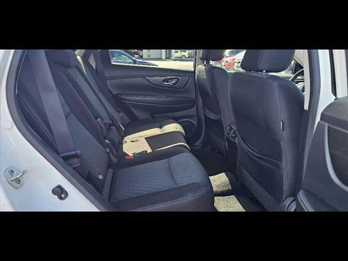 Used 2020 Nissan Rogue SV image 11