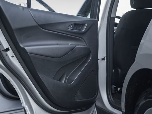 Used 2021 Chevrolet Equinox LT image 39