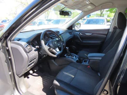Used 2018 Nissan Rogue SV AWD/4WD image 2
