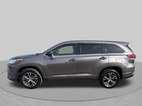 Used 2019 Toyota Highlander LE FWD image 4