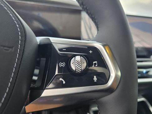 New 2025 BMW i7 xDrive60 w/ Premium Package image 23