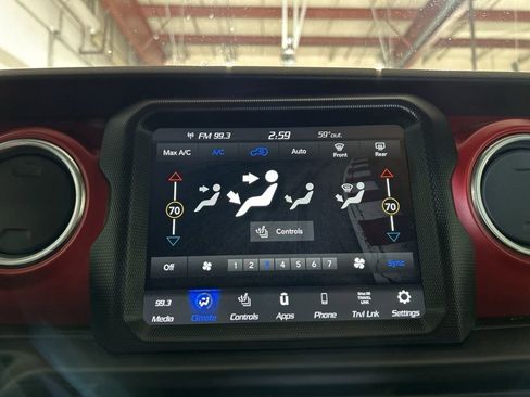 Used 2023 Jeep Wrangler Unlimited Rubicon w/ Cold Weather Group AWD/4WD image 23
