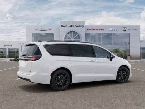 New 2027 Chrysler Pacifica Limited AWD/4WD image 4