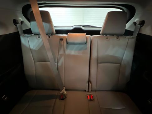 Used 2023 Toyota Highlander XLE AWD/4WD image 23