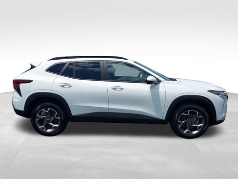 New 2026 Chevrolet Trax LT w/ LT Convenience Package FWD image 6
