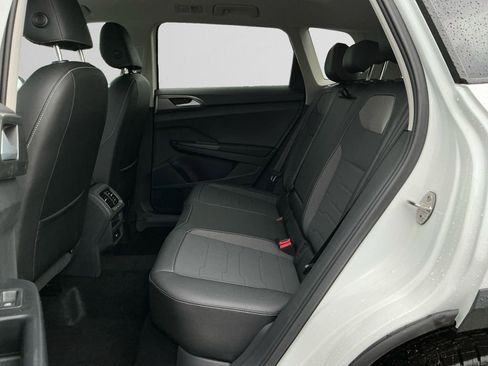 New 2025 Volkswagen Taos SE image 13