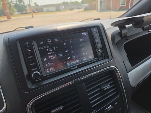 Used 2018 Dodge Grand Caravan GT FWD image 32
