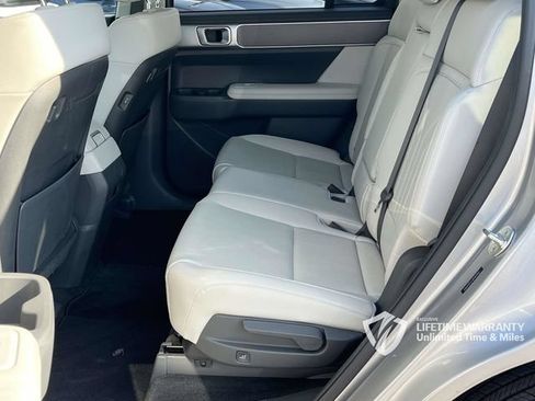 Used 2024 Hyundai Santa Fe SEL AWD/4WD image 17